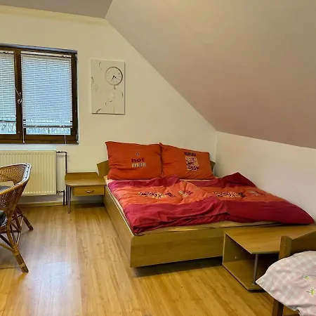 Pri Lese A Vode 公寓 Hamuliakovo